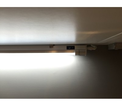 つやがある式の食器棚ライトを導きます 9